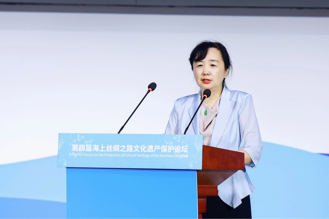 国家文物局办公室副主任 陈红 代表主办单位致辞