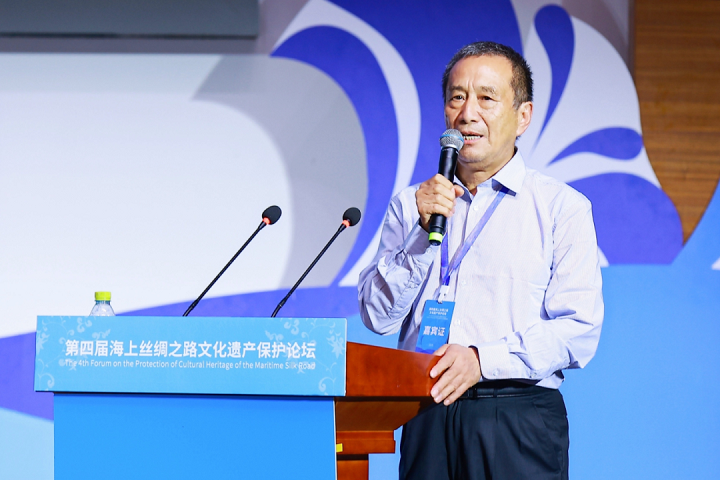 中国科学院古脊椎动物与古人类研究所研究员 李超荣 发表主旨演讲