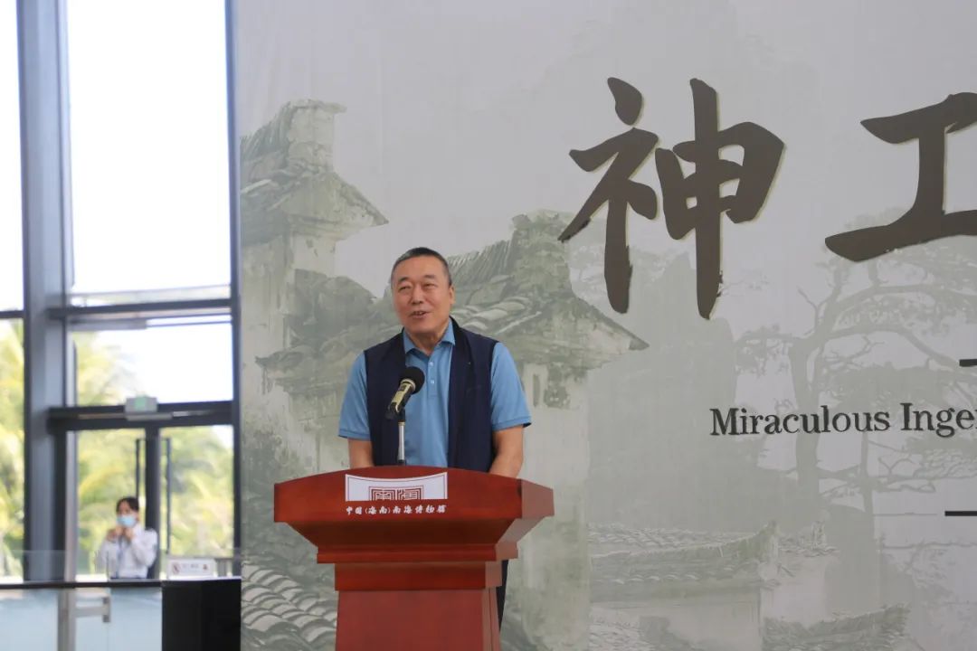 海南省旅游和文化广电体育厅二级巡视员  葛云峰宣布展览开幕