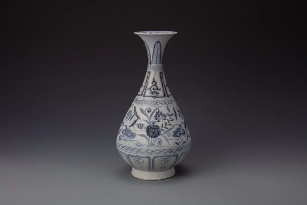 元·青花莲池鸳鸯纹玉壶春瓶