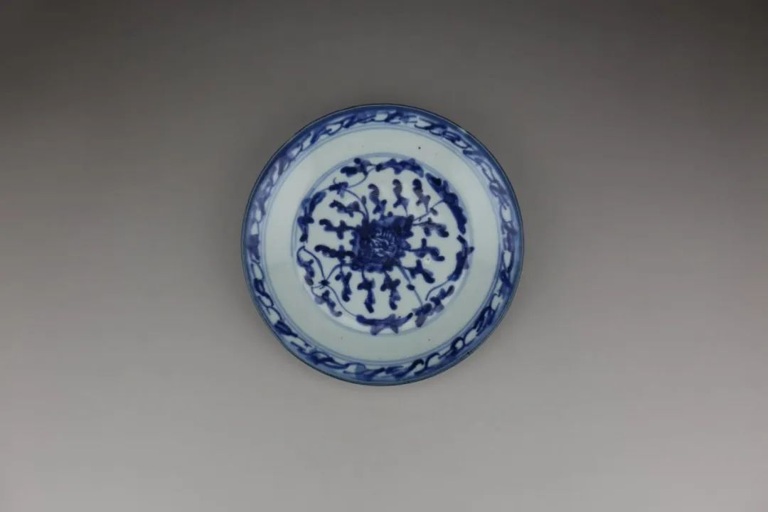 清·青花菊纹盘